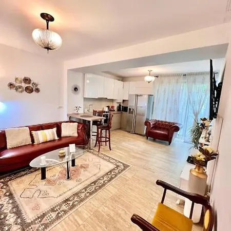 Imperial Luxury Apartment *