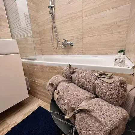 Imperial Luxury Apartment *